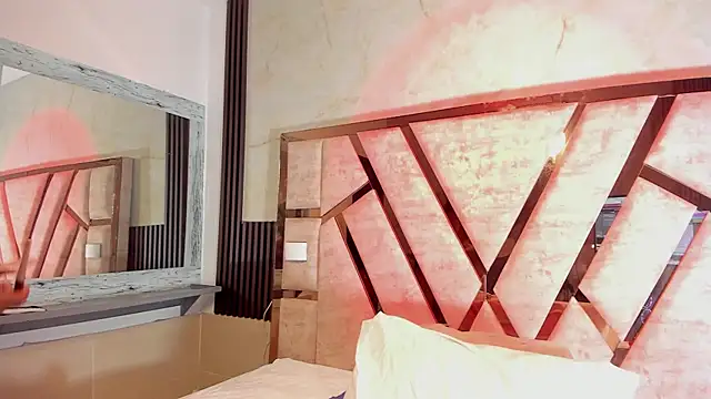 Athenea Mills online show from 11.27.25