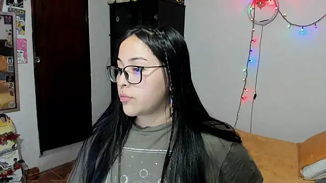 Snapshot of persefone_core chatting on 12.05.24 persefone core online show from 12.05.24