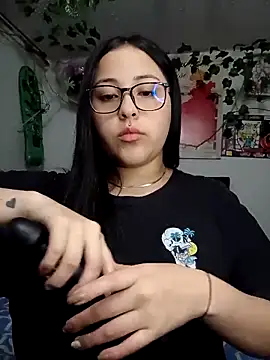 Snapshot of persefone_core chatting on 03.08.25 persefone core online show from 03.08.25