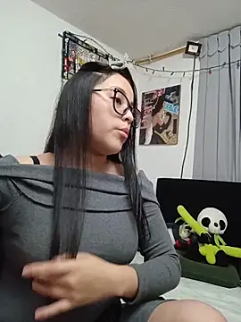 Snapshot of persefone_core chatting on 12.04.25 persefone core online show from 12.04.25