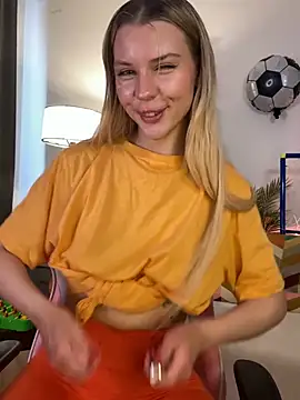 Snapshot of KittyKatyDream chatting on 06.24.26 KittyKatyDream online show from 06.24.26