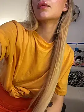 Snapshot of KittyKatyDream chatting on 06.25.26 KittyKatyDream online show from 06.25.26