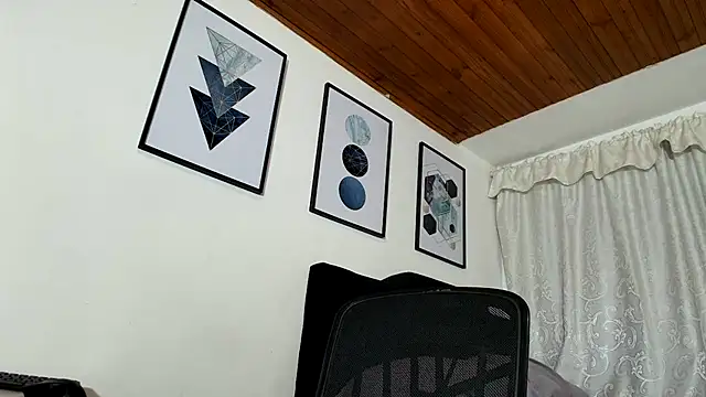 Snapshot of sam_her chatting on 11.10.25 sam her online show from 11.10.25