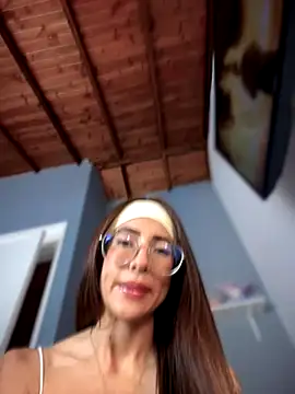 lauravasquez online show from 10.16.25