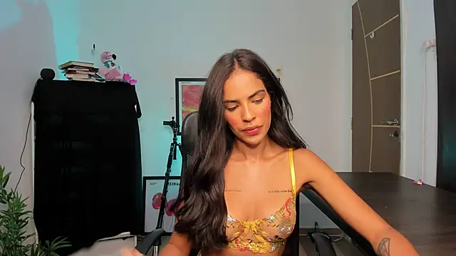 Snapshot of camille-rose chatting on 06.24.26 camille-rose online show from 06.24.26