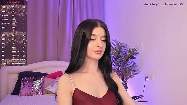 LauraCoy online show from 01.04.25