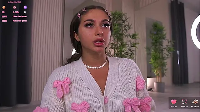 Snapshot of Abbela_White chatting on 02.10.25 Abbela White online show from 02.10.25