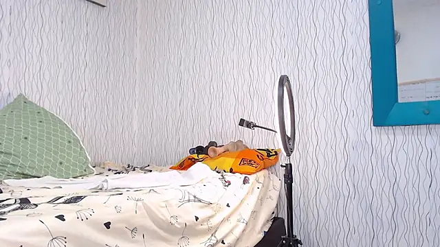 NadiaWhite online show from 02.18.25