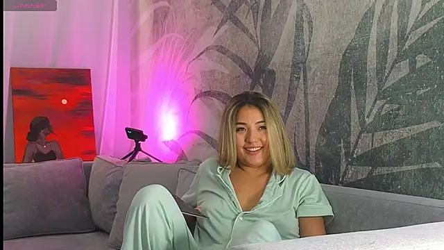 lily  foster online show from 12.10.24