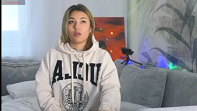 lily  foster online show from 12.25.24