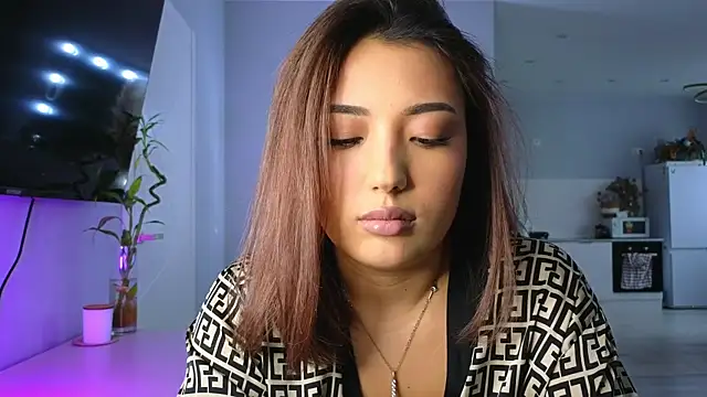 lily  foster online show from 03.23.25