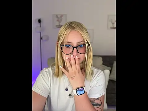 Megan lu2 online show from 04.15.26