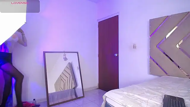 Snapshot of Raven_foxter1 chatting on 12.13.24 Raven foxter1 online show from 12.13.24