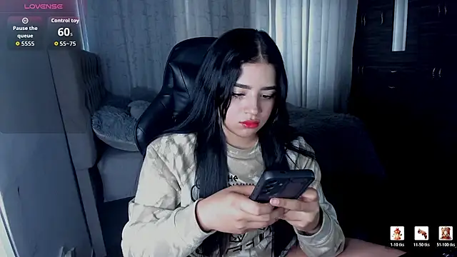 Snapshot of aliice_walker_ chatting on 06.13.26 aliice walker online show from 06.13.26