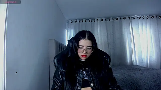 Snapshot of aliice_walker_ chatting on 06.18.26 aliice walker online show from 06.18.26