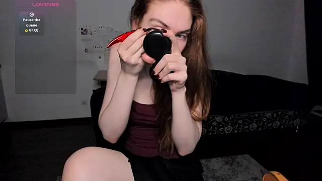 Snapshot of KitsuneRem chatting on 09.13.25 KitsuneRem online show from 09.13.25