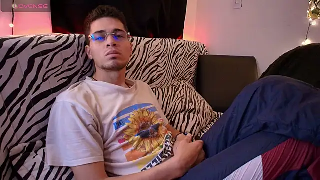 Snapshot of kisstarxxx chatting on 02.15.26 kisstarxxx online show from 02.15.26