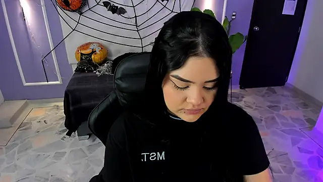 martinasaez online show from 10.22.25