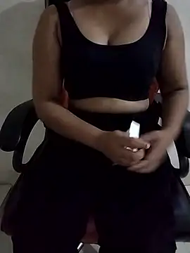 Snapshot of Jenifar- chatting on 04.24.26 Jenifar- online show from 04.24.26
