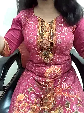 Snapshot of Jenifar- chatting on 04.25.26 Jenifar- online show from 04.25.26