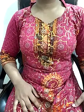 Snapshot of Jenifar- chatting on 04.25.26 Jenifar- online show from 04.25.26