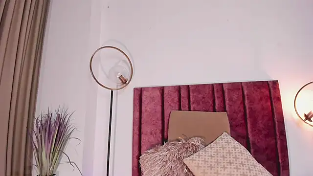 Snapshot of NoraDasilva chatting on 01.08.25 NoraDasilva online show from 01.08.25