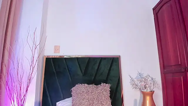 Snapshot of NoraDasilva chatting on 11.11.25 NoraDasilva online show from 11.11.25