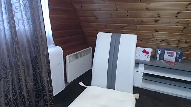 Snapshot of LaMadrina006 chatting on 11.20.25 LaMadrina006 online show from 11.20.25