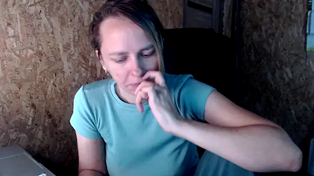 Snapshot of las_sweet chatting on 09.17.25 las sweet online show from 09.17.25