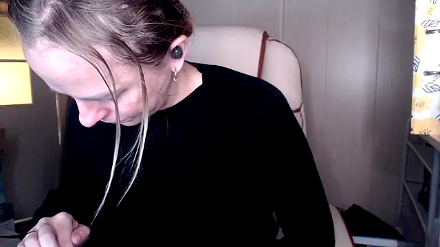 Snapshot of las_sweet chatting on 10.29.25 las sweet online show from 10.29.25