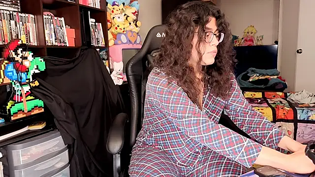 Snapshot of ShinyCherub chatting on 03.04.26 ShinyCherub online show from 03.04.26