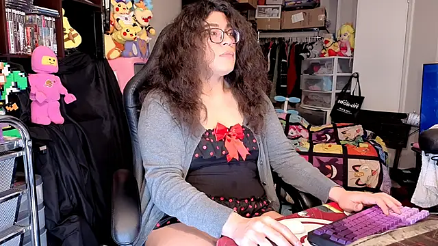 Snapshot of ShinyCherub chatting on 06.18.26 ShinyCherub online show from 06.18.26