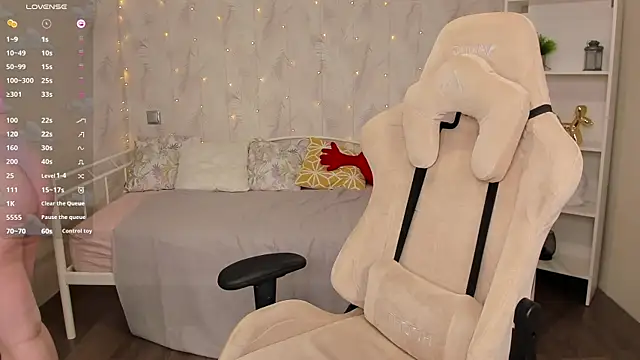 art lovee online show from 01.25.25