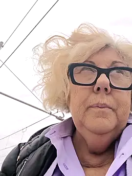 Snapshot of Merilulla chatting on 01.18.26 Merilulla online show from 01.18.26