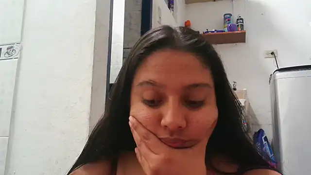 Snapshot of almaswan1 chatting on 12.17.24 almaswan1 online show from 12.17.24