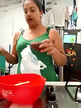 Snapshot of almaswan1 chatting on 12.26.24 almaswan1 online show from 12.26.24