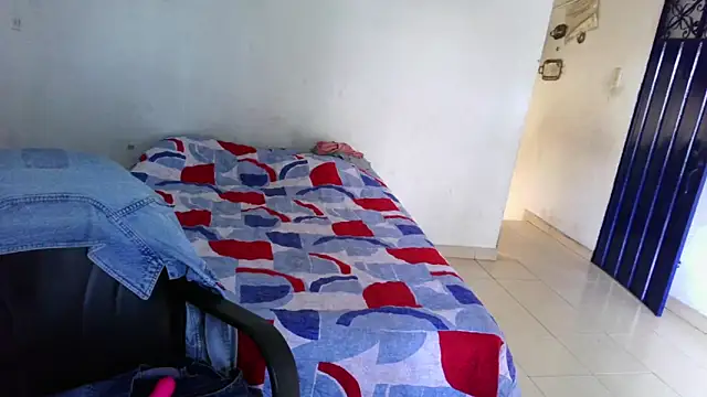 Snapshot of almaswan1 chatting on 01.17.25 almaswan1 online show from 01.17.25