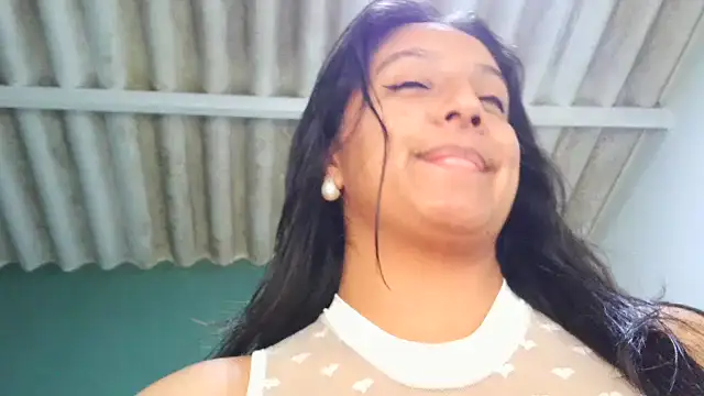 Snapshot of almaswan1 chatting on 10.15.25 almaswan1 online show from 10.15.25