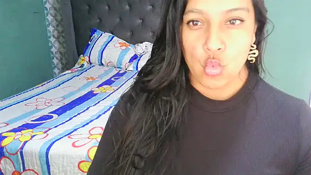 Snapshot of almaswan1 chatting on 11.10.25 almaswan1 online show from 11.10.25