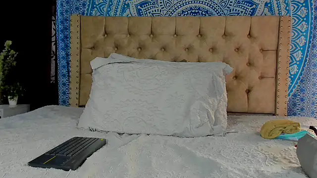 Snapshot of KeryHillson chatting on 12.28.24 KeryHillson online show from 12.28.24