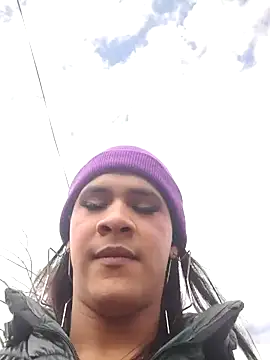 Snapshot of Babylolatop chatting on 12.21.24 Babylolatop online show from 12.21.24