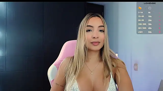 Snapshot of im_grecia chatting on 10.15.25 im grecia online show from 10.15.25