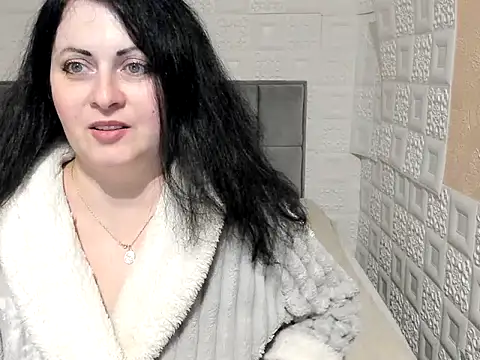 Lillian2 online show from 02.22.25