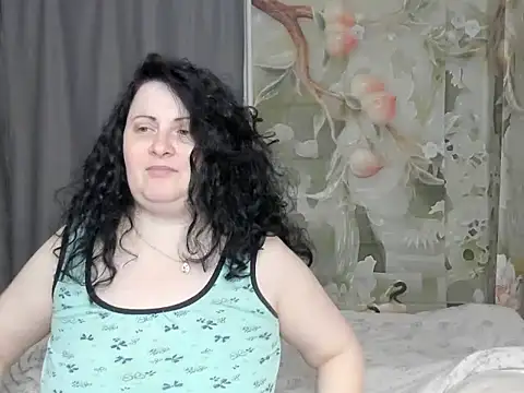 Snapshot of Lillian2 chatting on 04.22.26 Lillian2 online show from 04.22.26