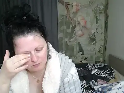 Snapshot of Lillian2 chatting on 05.16.26 Lillian2 online show from 05.16.26