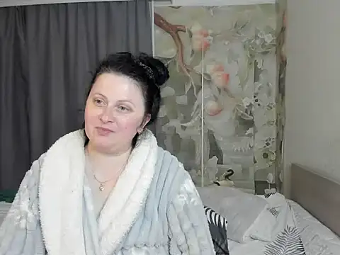 Snapshot of Lillian2 chatting on 05.25.26 Lillian2 online show from 05.25.26
