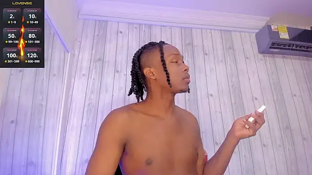 Snapshot of DominicSccott chatting on 02.07.25 DominicSccott online show from 02.07.25