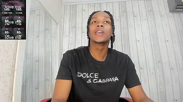 Snapshot of DominicSccott chatting on 02.08.25 DominicSccott online show from 02.08.25