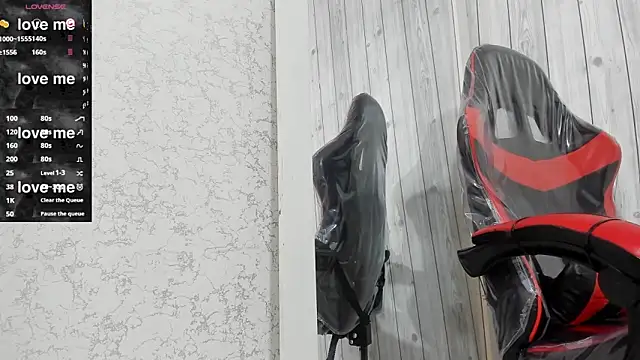 Snapshot of DominicSccott chatting on 03.06.25 DominicSccott online show from 03.06.25