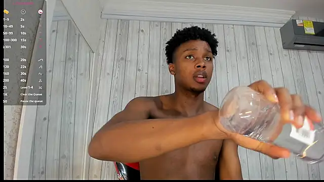 Snapshot of DominicSccott chatting on 03.09.25 DominicSccott online show from 03.09.25